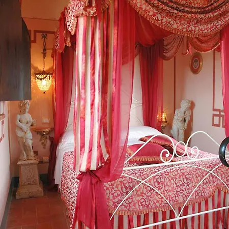 펜션 Di Chiusi With Pool