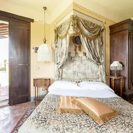 펜션 Di Chiusi With Pool